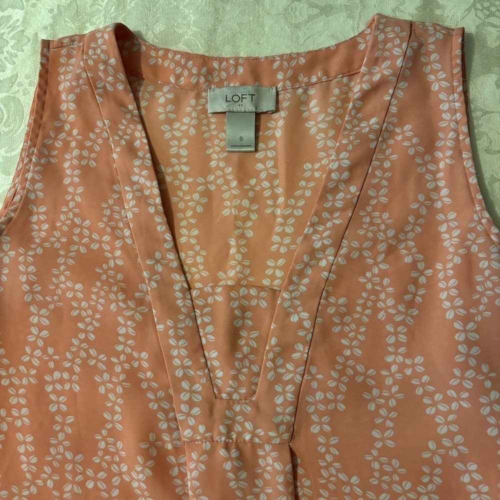 ❤️2/$15 or 3/$21❤️ Loft Peach and White Lightweight Sleeveless Top, Size Small - Picture 4 of 8